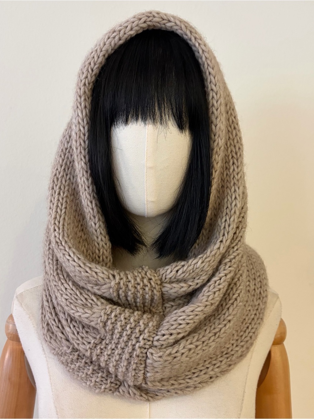 Tarnish Alpaca Blend Chunky Knit Infinity Scarf Hooded Snood Beige Italy NWOT
